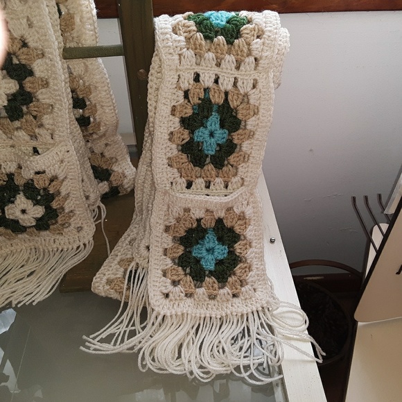 Crochet scarf - Picture 1 of 6
